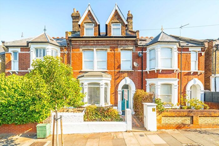 2 Bedroom Flat For Sale In Brougham Road, Acton, W3