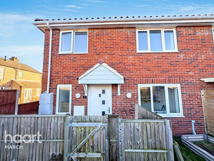 2 Bedroom Semi-Detached House For Sale In Deerfield, March, PE15