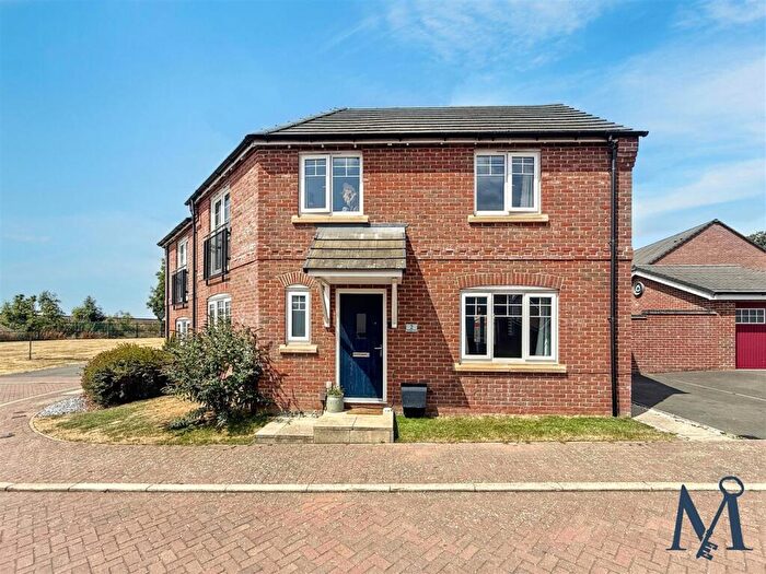 3 Bedroom Semi-Detached House For Sale In Harding Close, Coalville, LE67