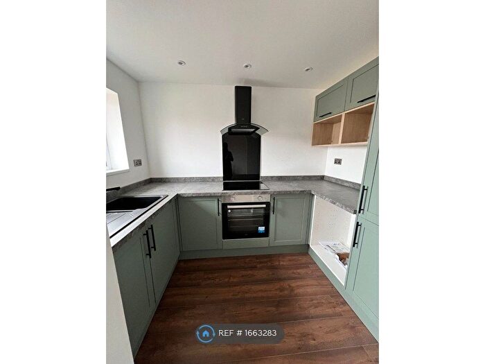 1 Bedroom Flat To Rent In Quincy Road, Egham, TW20