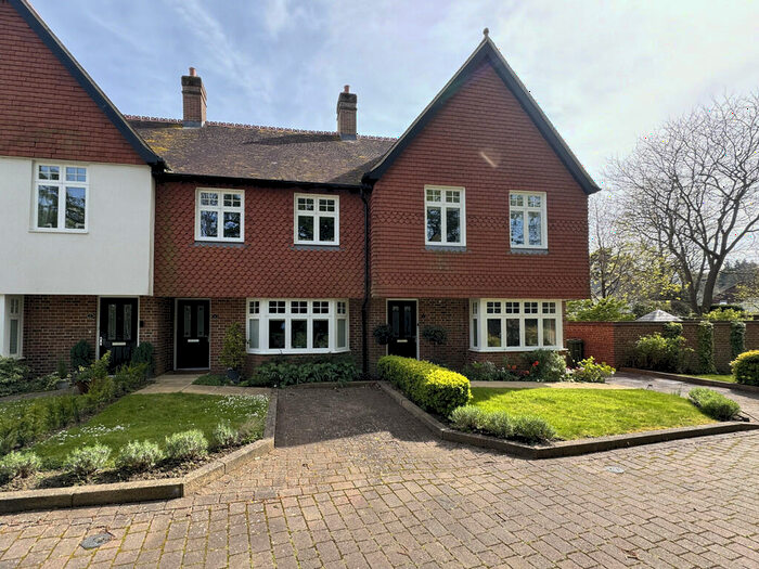 3 Bedroom Terraced House To Rent In Westcott Street, Westcott, RH4