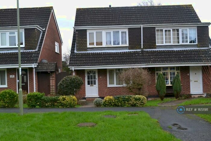 3 Bedroom Semi-Detached House To Rent In Henley Gardens, Fareham, PO15