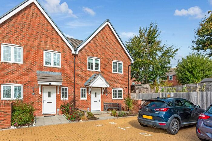 3 Bedroom End Of Terrace House For Sale In Richard Road, Chichester, PO19