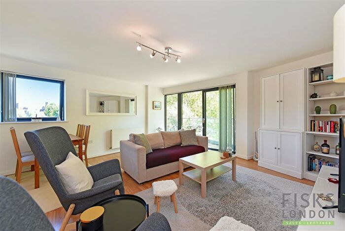 2 Bedroom Flat For Sale In The Equinox Building, Island Gardens, E14