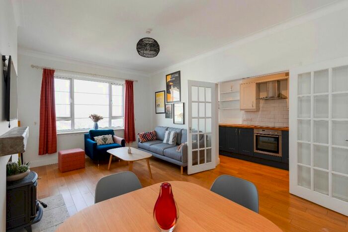 3 Bedroom Flat To Rent In Learmonth Court, Comely Bank, Edinburgh, EH4