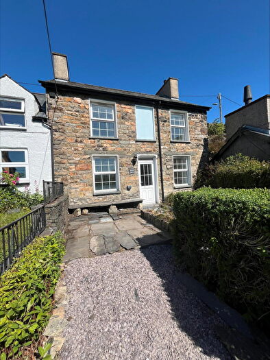 4 Bedroom Semi-Detached House To Rent In Fronoleu, Tanygrisiau, LL41
