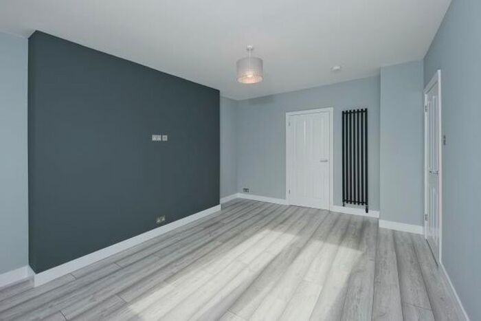 2 Bedroom Maisonette To Rent In Middlefield Place, Woodside, Aberdeen, AB24