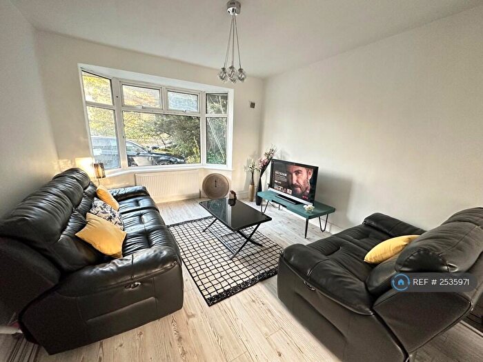 3 Bedroom Semi-Detached House To Rent In Watford Way, London, NW4