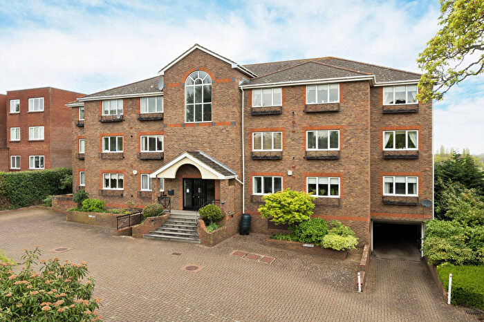 2 Bedroom Flat For Sale In Oatlands Drive, Weybridge, KT13
