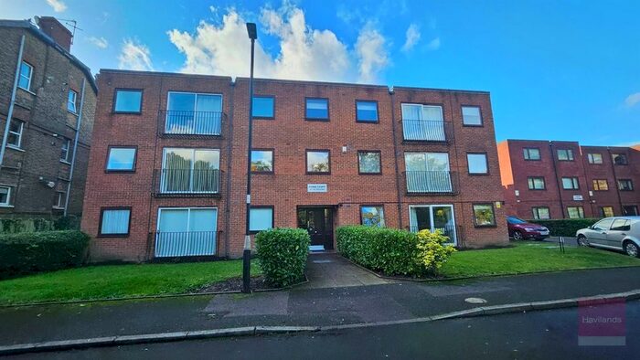 2 Bedroom Flat To Rent In Fiona Court, The Ridgeway, Enfield, EN2