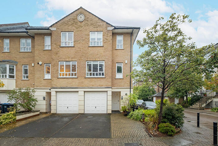 3 Bedroom Town House For Sale In Samuel Gray Gardens, Kingston Upon Thames, KT2