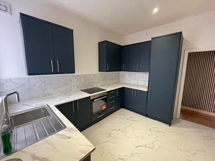 2 Bedroom Flat To Rent In Coronation Road, Cowes, PO31