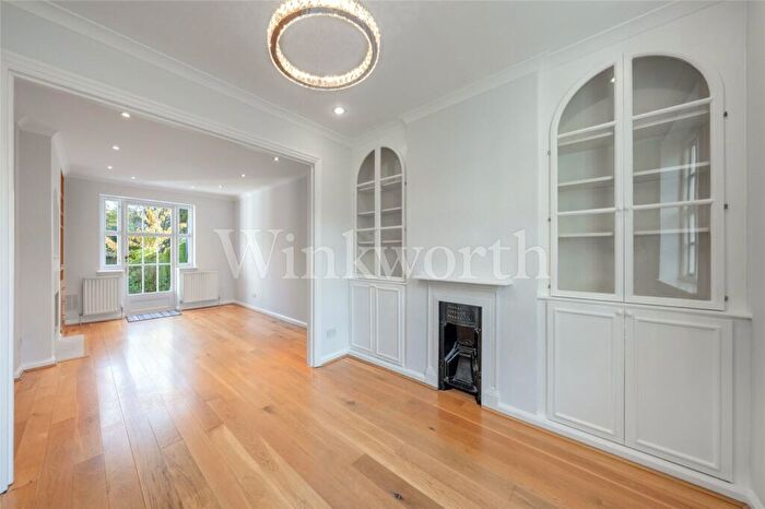 3 Bedroom Semi-Detached House To Rent In Asmuns Hill, London, NW11