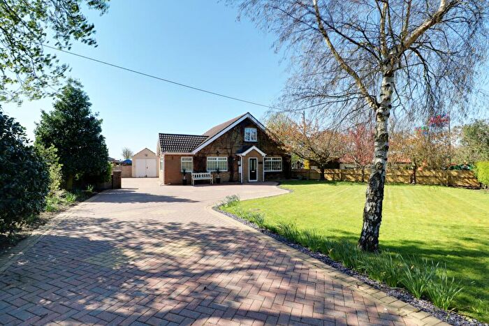 3 Bedroom Bungalow For Sale In Brigg Road, Caistor, Market Rasen, LN7