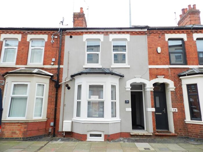 2 Bedroom Flat To Rent In Clarke Road, Northampton, Northamptonshire, NN1