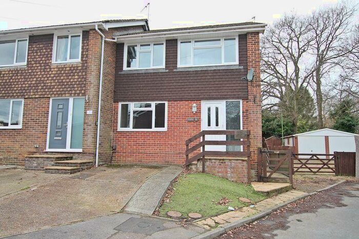 3 Bedroom Terraced House To Rent In Embsay Road, Swanwick, SO31