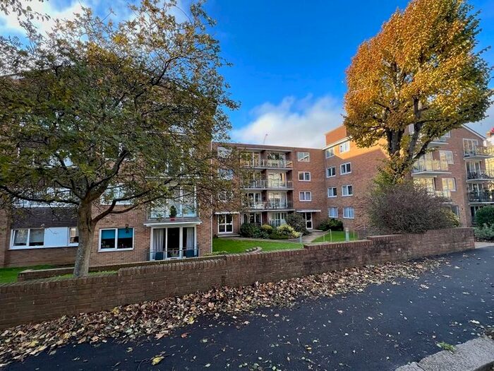 1 Bedroom Flat To Rent In Eaton Hall, Eaton Gardens, Hove, BN3