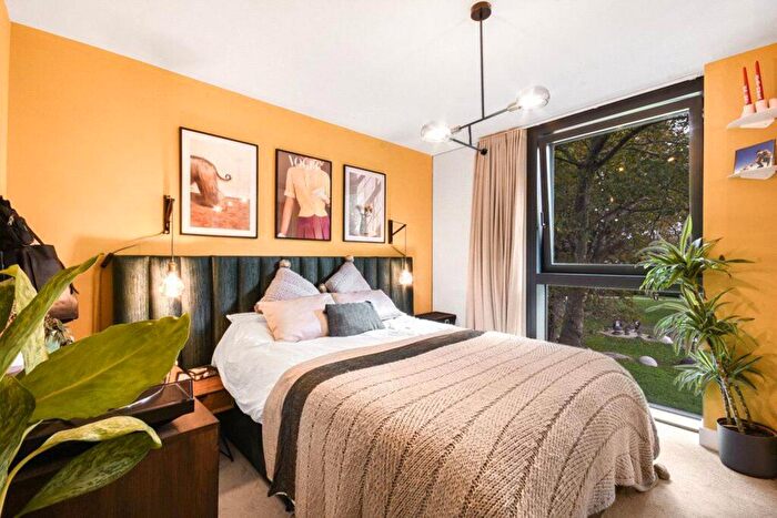 1 Bedroom Flat To Rent In Churchyard Row, Elephant And Castle, London, SE11