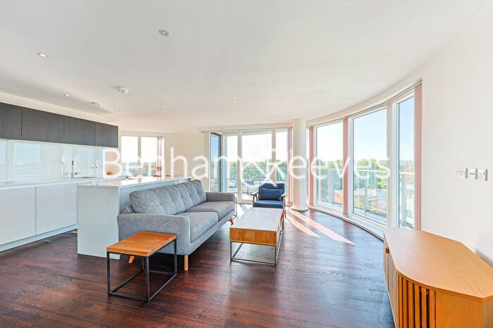 3 Bedroom Flat To Rent In Kew Bridge West, Brentford, TW8