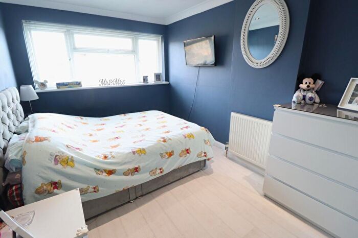 3 Bedroom Terraced House For Sale In Blackmore Walk, Rayleigh, SS6