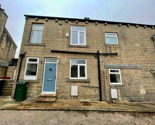2 Bedroom End Of Terrace House To Rent In Main Road, Eastburn, BD20