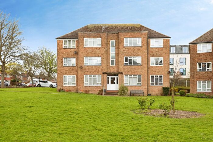 2 Bedroom Flat For Sale In Shorncliffe Road, Folkestone, CT20