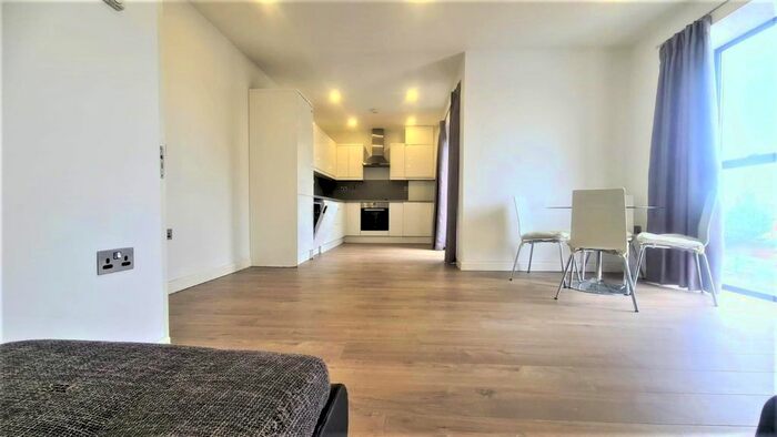1 Bedroom Flat To Rent In Butchers Road, Canning Town, E16