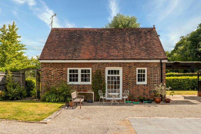 1 Bedroom Cottage To Rent In Norwood Hill, Horley, RH6