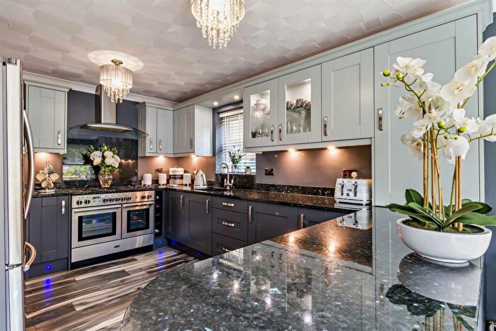 5 Bedroom Detached House For Sale In St Peters Heights, Old Edlington, Doncaster, DN12
