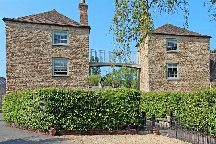 2 Bedroom Town House To Rent In Lumby's Terrace, Stamford, PE9