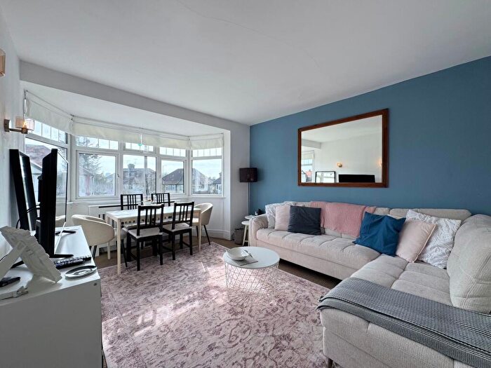 2 Bedroom Maisonette For Sale In Tithe Close, London, NW7