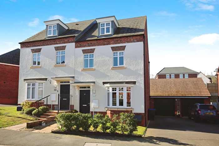 3 Bedroom Town House For Sale In Ropeway, Bishops Itchington, Southam, CV47