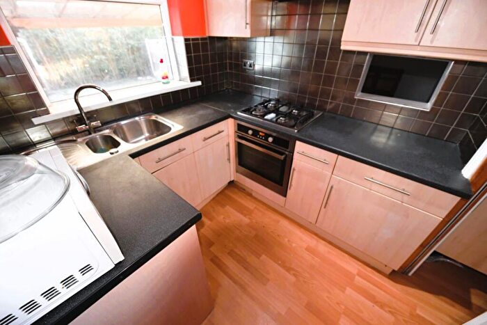 3 Bedroom House To Rent In Eden Crescent, LS4