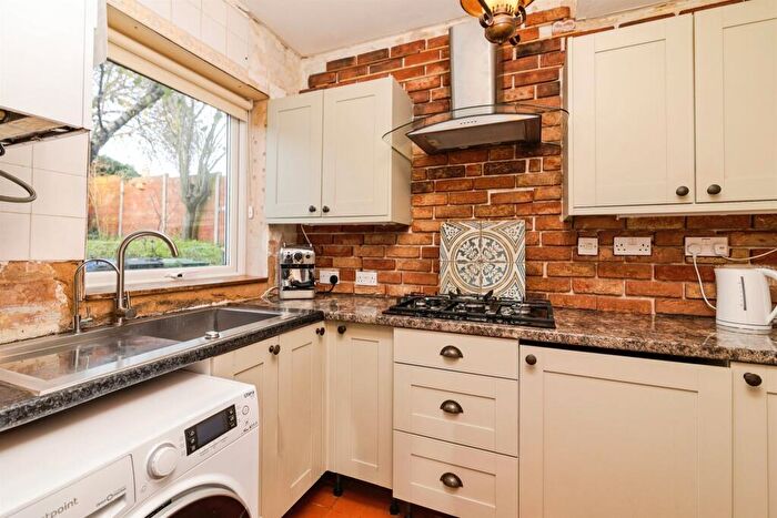 3 Bedroom End Of Terrace House For Sale In Hawthorn Avenue, Lowestoft, NR33