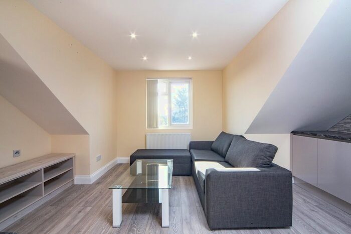 1 Bedroom Flat To Rent In Jersey Road, Osterley, Isleworth, TW7