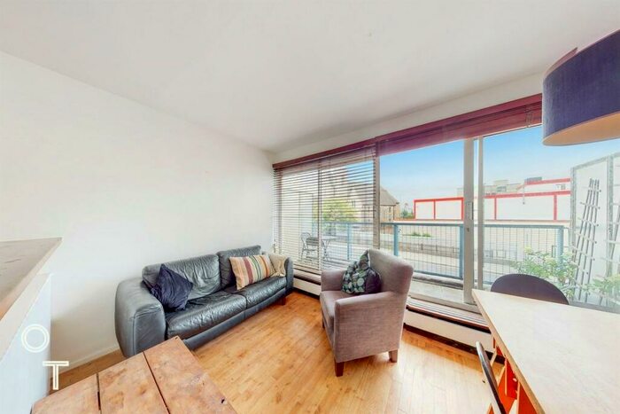 1 Bedroom Apartment To Rent In Highgate Road, Kentish Town, NW5