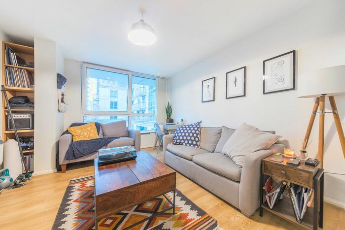 1 Bedroom Flat To Rent In Hanover House, St. George Wharf, Vauxhall, London, SW8