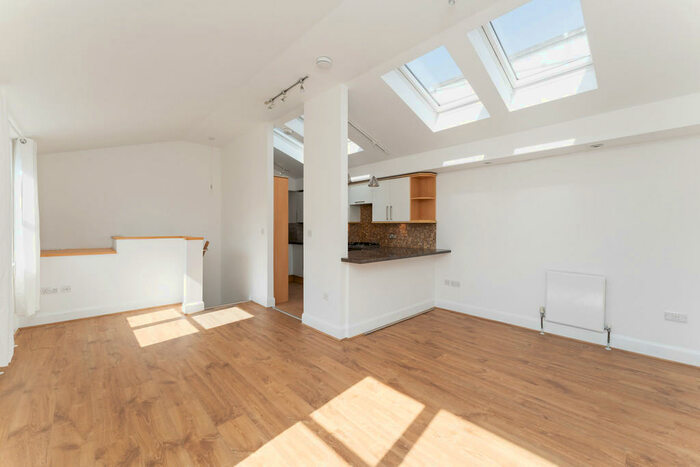 2 Bedroom Terraced House To Rent In Nightingale Lane, Wanstead, E11