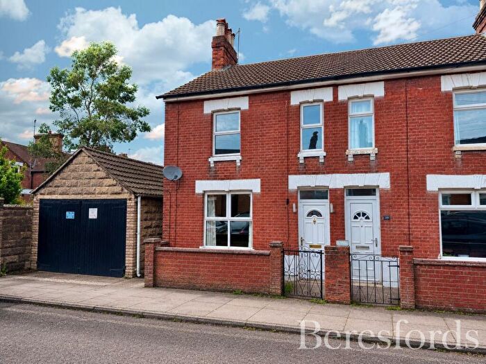 3 Bedroom Semi-Detached House For Sale In Winchester Road, Colchester, CO2