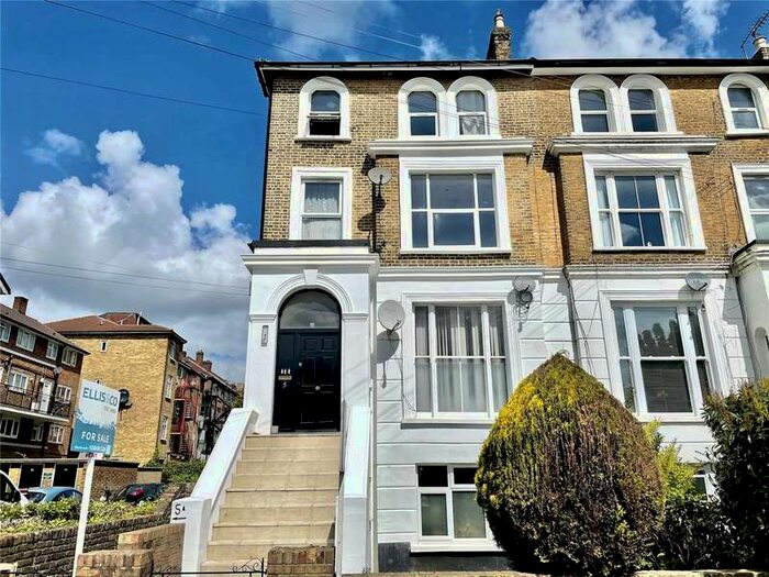2 Bedroom Property To Rent In Woodland Road, London N11