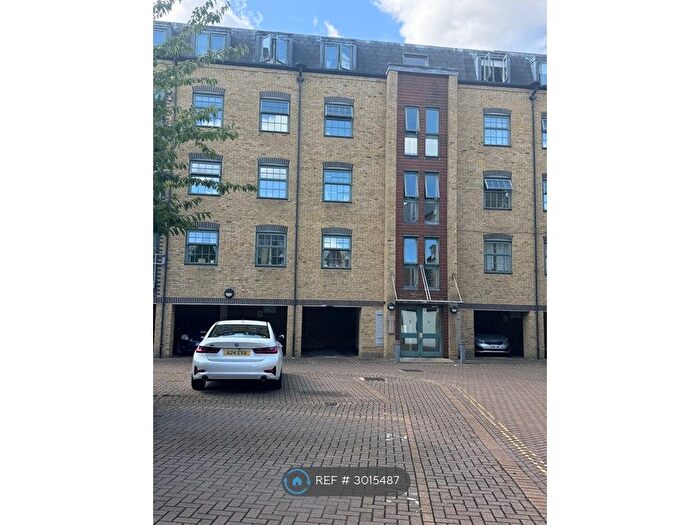 2 Bedroom Flat To Rent In Hewetts Quay, Barking, IG11