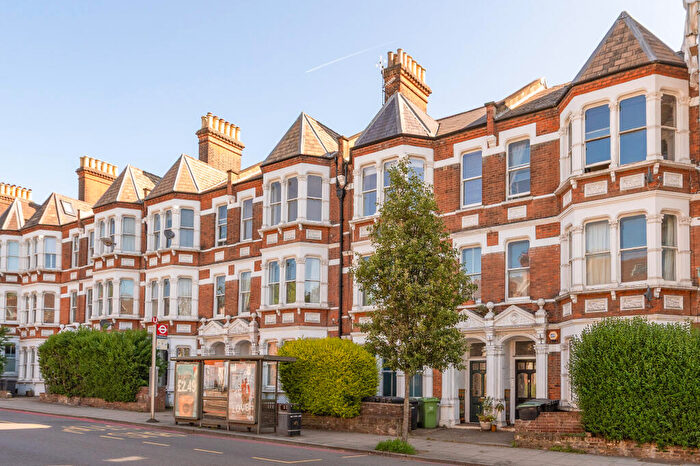 2 Bedroom Flat For Sale In Archway Road, London, N6