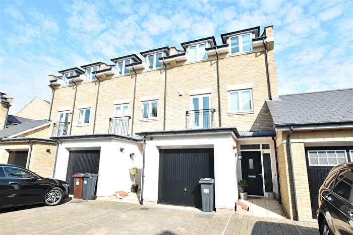 4 Bedroom End Of Terrace House To Rent In Marbaix Gardens, Isleworth, TW7