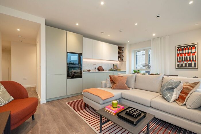 3 Bedroom Flat To Rent In The Maple, Aviator Drive, London, NW2