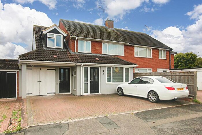 4 Bedroom Semi-Detached House For Sale In Finmere Crescent, Bedgrove, Aylesbury, HP21