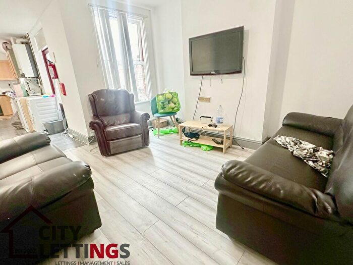 6 Bedroom Terraced House To Rent In Balfour Road, Lenton, NG7