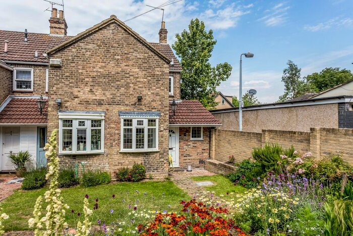 2 Bedroom Cottage To Rent In High Road, Chigwell, IG7