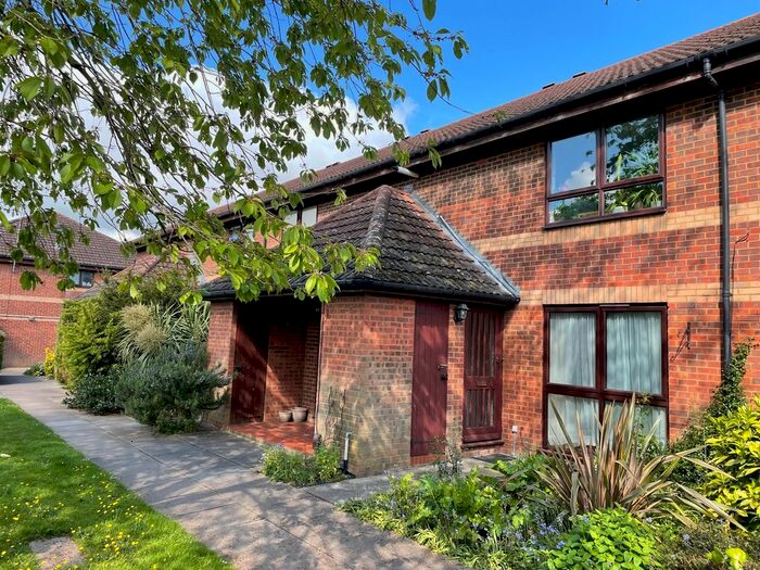 2 Bedroom Flat To Rent In Green Road, Southgate, N14