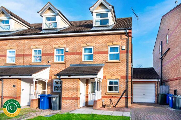 3 Bedroom Town House For Sale In Coniston Drive, Doncaster, DN4