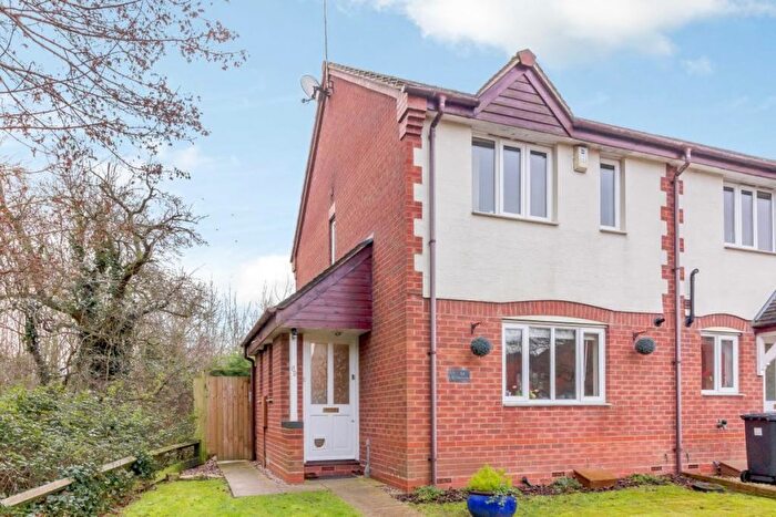 2 Bedroom End Of Terrace House For Sale In Hoskyns Avenue, Worcester, WR4